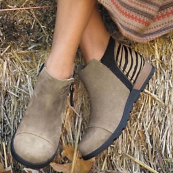 Sorel Shoes - SOREL Major Low Zebra Stripe Booties